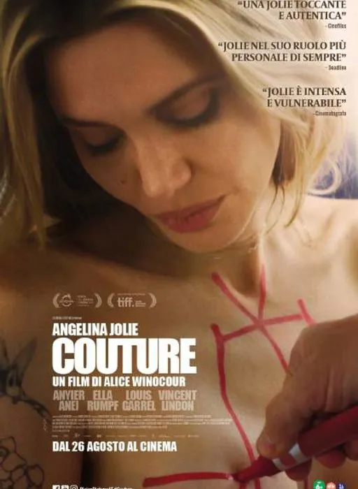mostra la locandina cinematografica ufficiale italiana del film drammatico intitolato Couture.