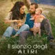 L'immagine mostra la locandina ufficiale in lingua italiana del film drammatico "Il silenzio degli altri", scritto e dir