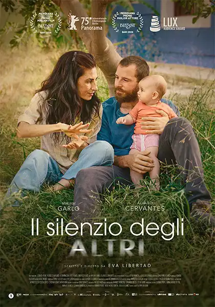 L'immagine mostra la locandina ufficiale in lingua italiana del film drammatico "Il silenzio degli altri", scritto e dir