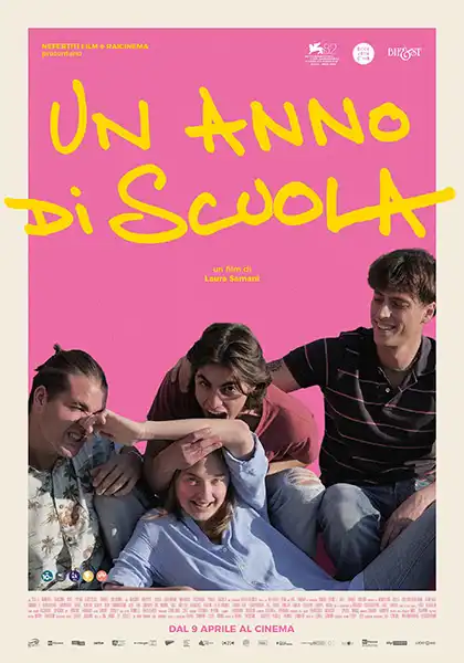 la locandina ufficiale del film italiano "Un anno di scuola", diretto dalla regista Laura Samani.